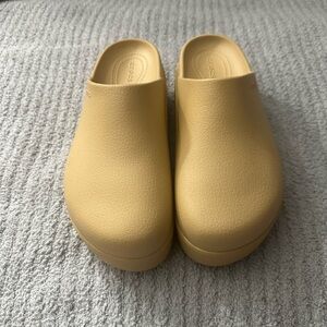 Dylan Platform Croc 8